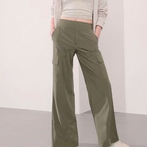 Athleta Brooklyn Heights Wide Leg Cargo Pants Sz 16
